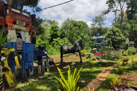'Parque de reciclaje y vivero', una exhibición permanente de las obras de Romel Bravo