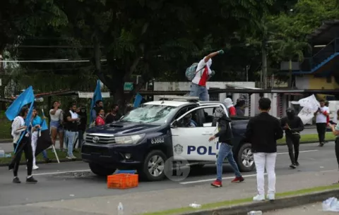 Tribunal Superior ordena detención preventiva para dos ciudadanos que vandalizaron patrulla