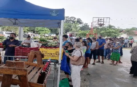 Venden cientos de quintales de arroz en agroferia en Pesé 