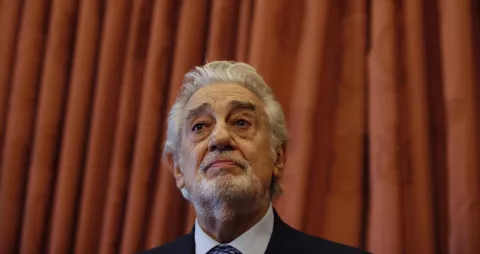 Plácido Domingo aparece mencionado en una investigación a una secta en Argentina