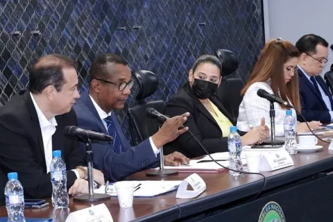 Ejecutivo se expone a revés en la Corte si insiste en veto sobre prima de antigüedad a servidores públicos
