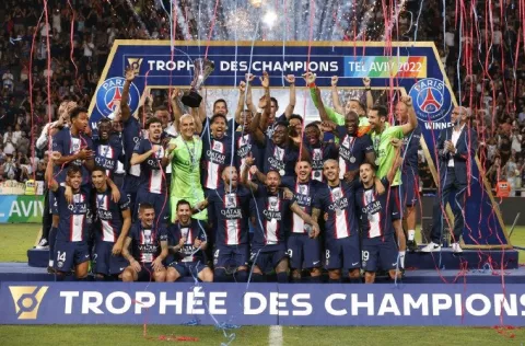 Neymar, Messi y Ramos festejan la Supercopa con el PSG