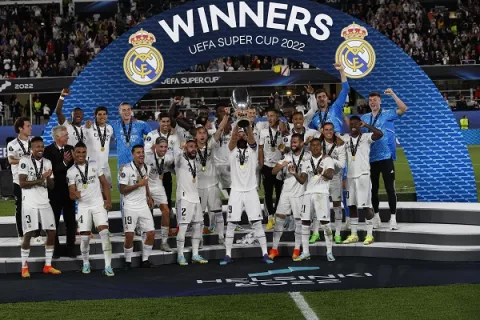 Real Madrid exhibe firmeza y levanta la Supercopa