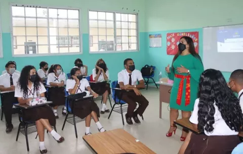 ¡De vuelta a clases! Gremios docentes firman acuerdo de finalización de huelga