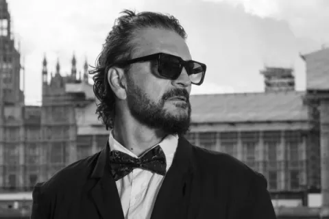 Ricardo Arjona llega a Panamá el 14 de diciembre con su gira 'Blanco y Negro'