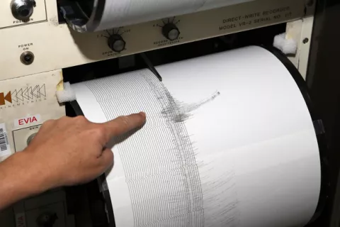 Sismo de magnitud 4,7 en zona de enjambre sísmico frente a costas de Ecuador