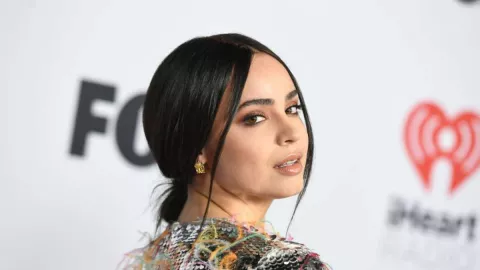 Grammy Latino entrega la beca Sofía Carson a una vocalista venezolana