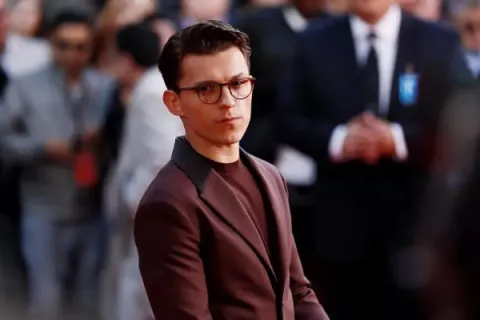 Tom Holland, Selena Gómez y otros famosos que han abandonado las redes sociales