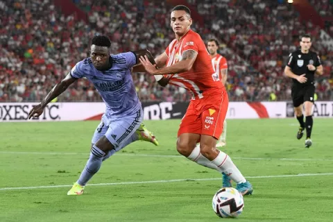 Real Madrid sufre ante Almería en el inicio de temporada
