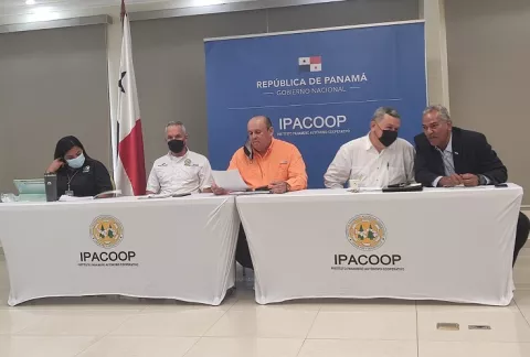Cooperativas de pesca reunidas en Aguadulce, se actualizan sobre nueva Ley General de Pesca