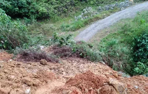 Varios poblados en Capira quedan incomunicados por derrumbes en la carretera