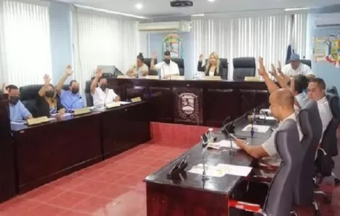 Ediles de Chame presentan denuncia contra la Asep en la Defensoría del Pueblo