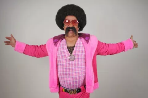 Charly Mata: El actor y comediante presentará en Panamá su 'show' '¿Y la visa pa’ cuándo?'