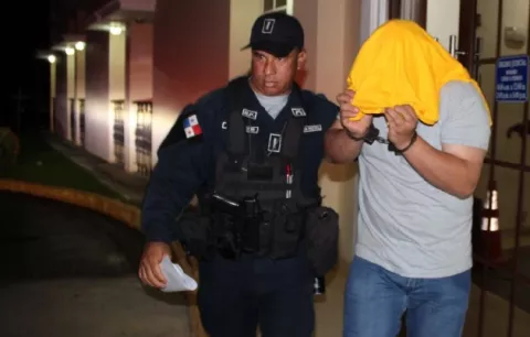 Aplican detención preventiva para el hombre que golpeó y quemó a su padre por dinero en Santa Rita de Boquerón