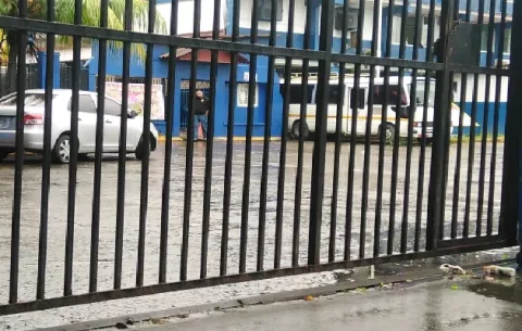 Detienen provisionalmente a un estudiante por asesinar a otro en el colegio Rufo Garay