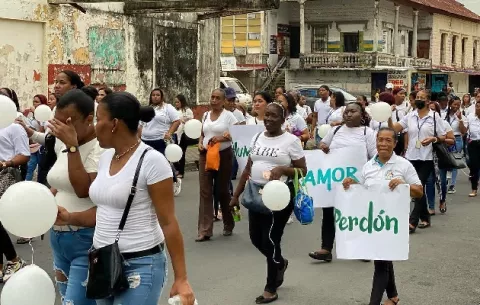 Mujeres piden un alto a la violencia y paz para la provincia de Colón