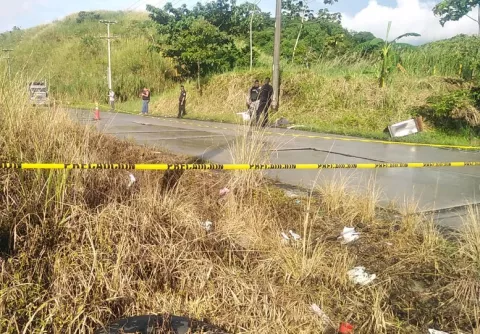 Tras llamada anónima, ubican cadáver de hombre amordazado a orillas de vía hacia Cativá  