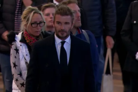 David Beckham se despidió de la reina Isabel II tras esperar más de 12 horas en una fila
