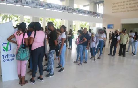 Unas 267,922 firmas de respaldo han recibido los precandidatos de libre postulación