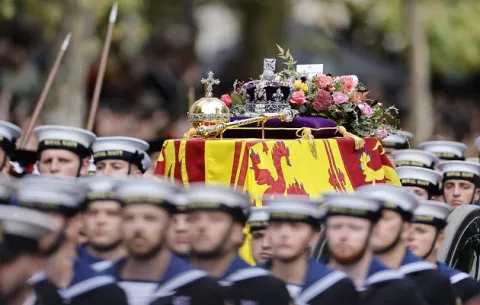 Funeral de Isabel II: colapsa Londres, miles despiden a su reina