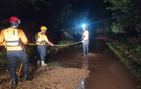 Fuertes lluvias en Herrera dejan personas atrapadas y casas inundadas 