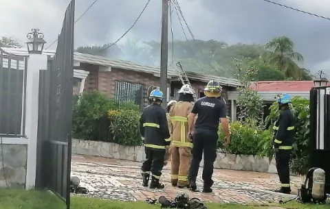 Incendio afectó la habitación de un hotel ubicado en La Villa de Los Santos
