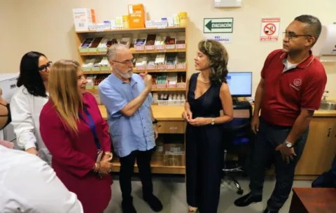 Alcalde Fábrega inaugura farmacia y centro de orientación en servicios de salud en Mercado de San Felipe Neri 