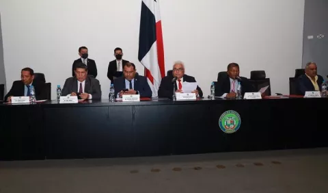 Contraloría tendrá plazo para refrendar compras de medicamentos