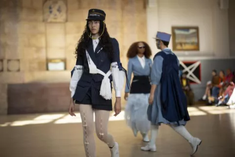 El luto tiñe la Semana de la Moda de Londres