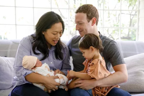 Mark Zuckerberg y Priscilla Chan, su esposa, esperan su tercera hija