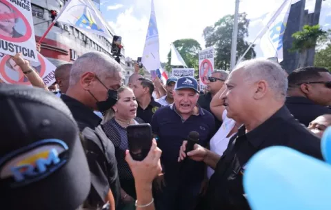 ¿A quiénes les conviene que se inhabilite a Ricardo Martinelli?