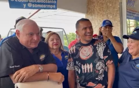 Martinelli califica de entorpecedores a gobernantes que quitaron la entrega de laptops y mochilas