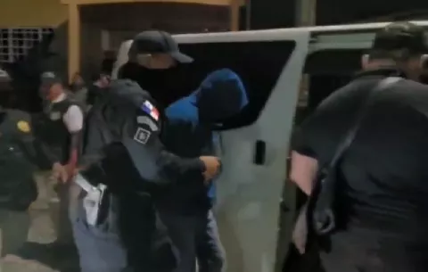 Dictan medida de detención provisional para colombiano aprendido con más de 900 mil dólares