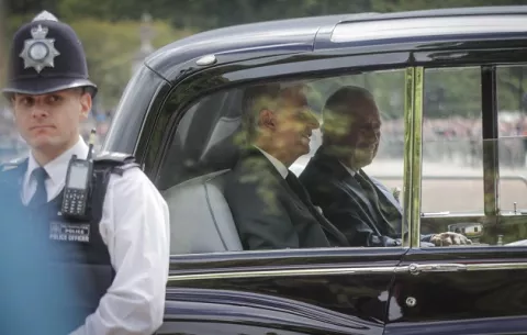 Carlos III comienza su reinado con la promesa de seguir el ejemplo de Isabel II