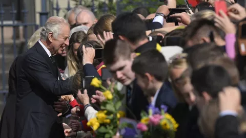 Carlos III concluye hoy en Gales su gira por las cuatro naciones británicas