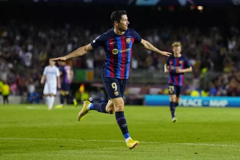 Barcelona golea al Viktoria Pilsen con un triplete de Lewandowski