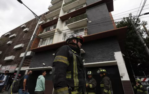 México instala comité de emergencias para evaluar daños tras sismo 7.7