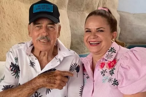 Andrés García continúa con vida, pero está delicado, según su esposa