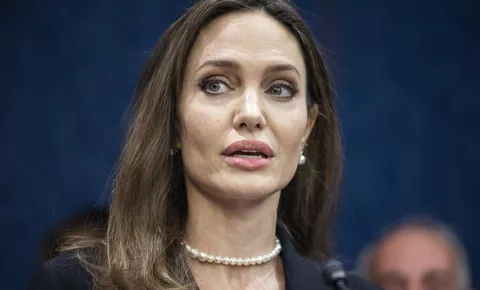 Angelina Jolie vendió su bodega para olvidar el alcoholismo de Brad Pitt