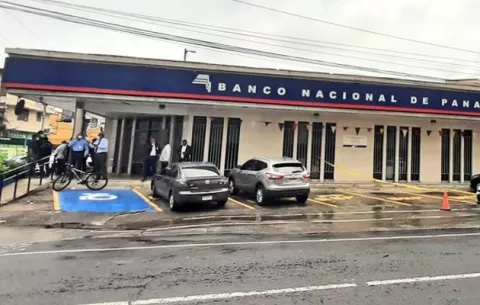 Allanan instalaciones del Banco Nacional de Panamá en busca de responsables por hurto en sucursal de Calidonia