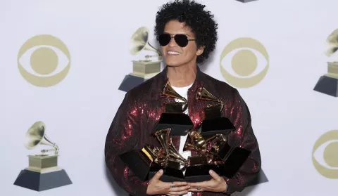 Bruno Mars renuncia a competir en los premios Grammy