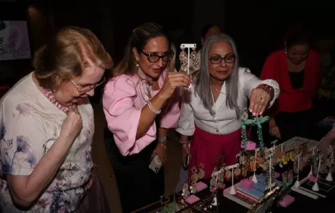 Empoderamiento de las mujeres en áreas costeras destacan en evento en favor de FUNDACÁNCER  