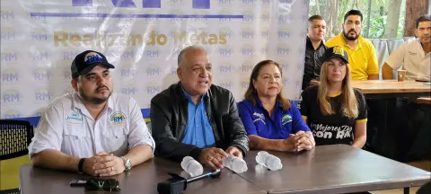Miembros de Realizando Metas anuncian protestas para exigir que el gobierno trabaje