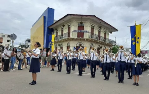 Chitré conmemoró con desfiles y homenajes sus 174 años de creación como distrito 