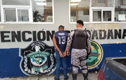 Atrapan a hombre por caso de droga en los predios de la cárcel de Colón
