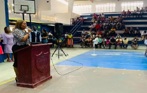 Padres de familia y estudiantes del Instituto Rufo A. Garay de Colón reciben amenazas