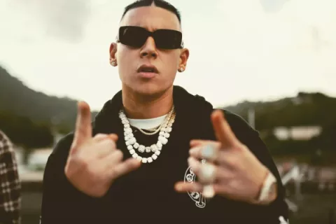 Cosculluela, reguetonero puertorriqueño, es arrestado por violencia doméstica