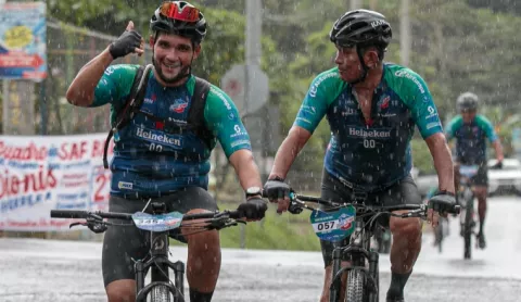 Panameño Mojamed Méndez  gana el Cruce del Istmo