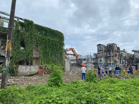 Se inicia la demolición de edificios en mal estado en Colón