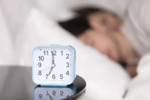 Dormir 5 horas o menos a los 50 años eleva el riesgo de enfermedades crónicas